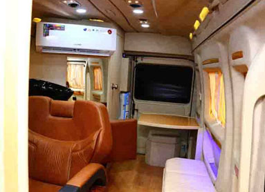 makup vanity van for actors in delhi